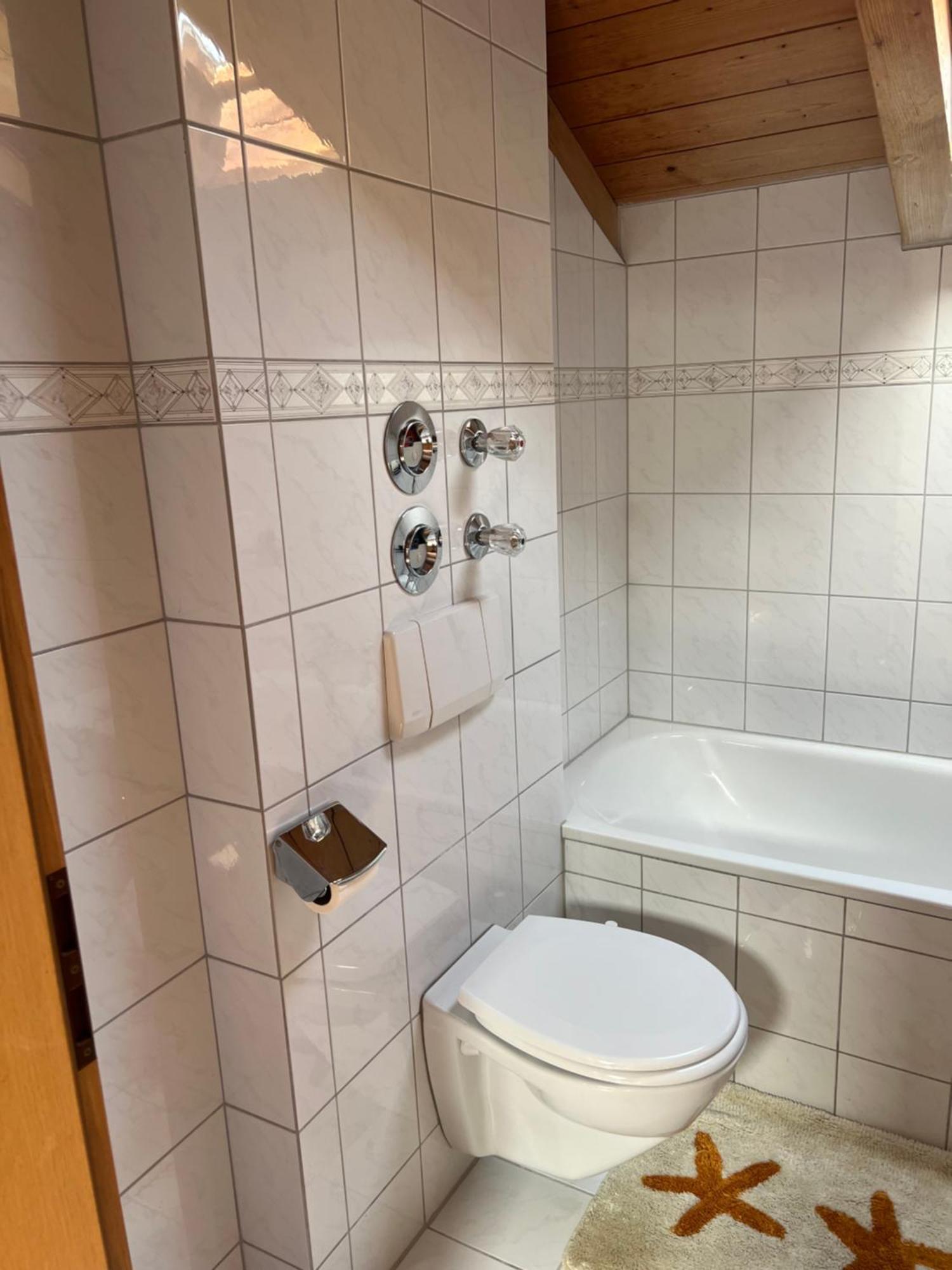 Gemuetliche Dachgeschosswohnung Mit Balkon Ainring Dış mekan fotoğraf